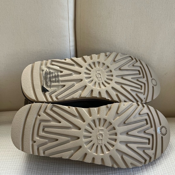 Men's Uggs Neumel Chukka Boots - Picture 6 of 7